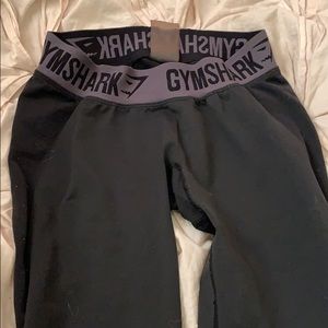 Gym shark leggings